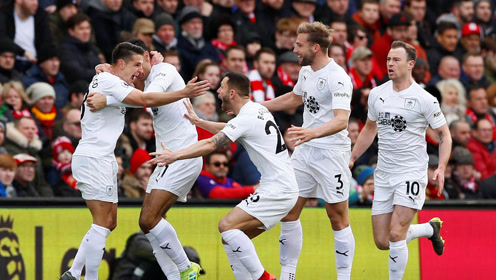 自交易以来：东契奇出战41场拿下28胜，浓眉仅出战14场