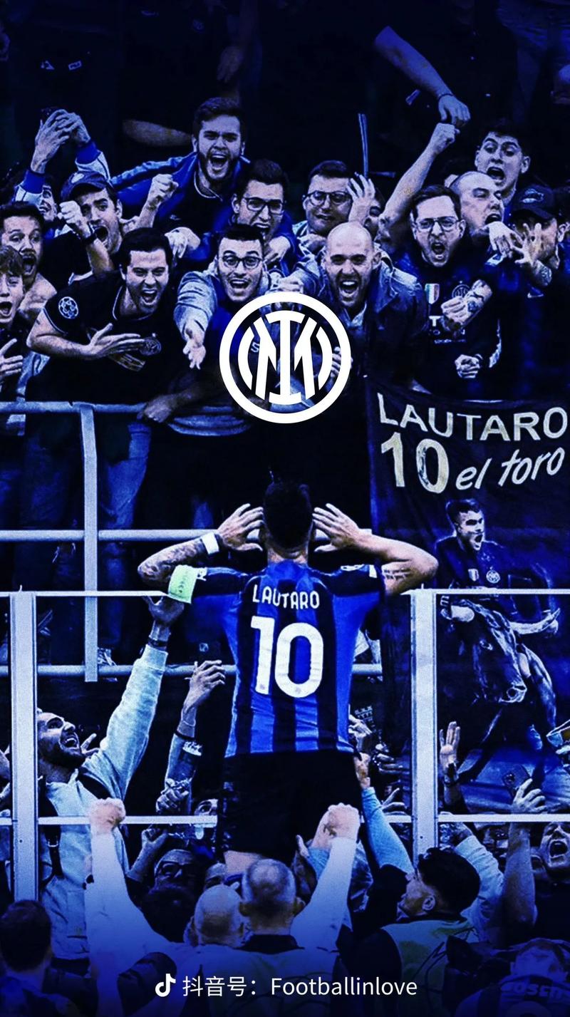 王建民在 2006 年对阵老虎投出完封胜，赛后接受全场球迷的热烈欢呼