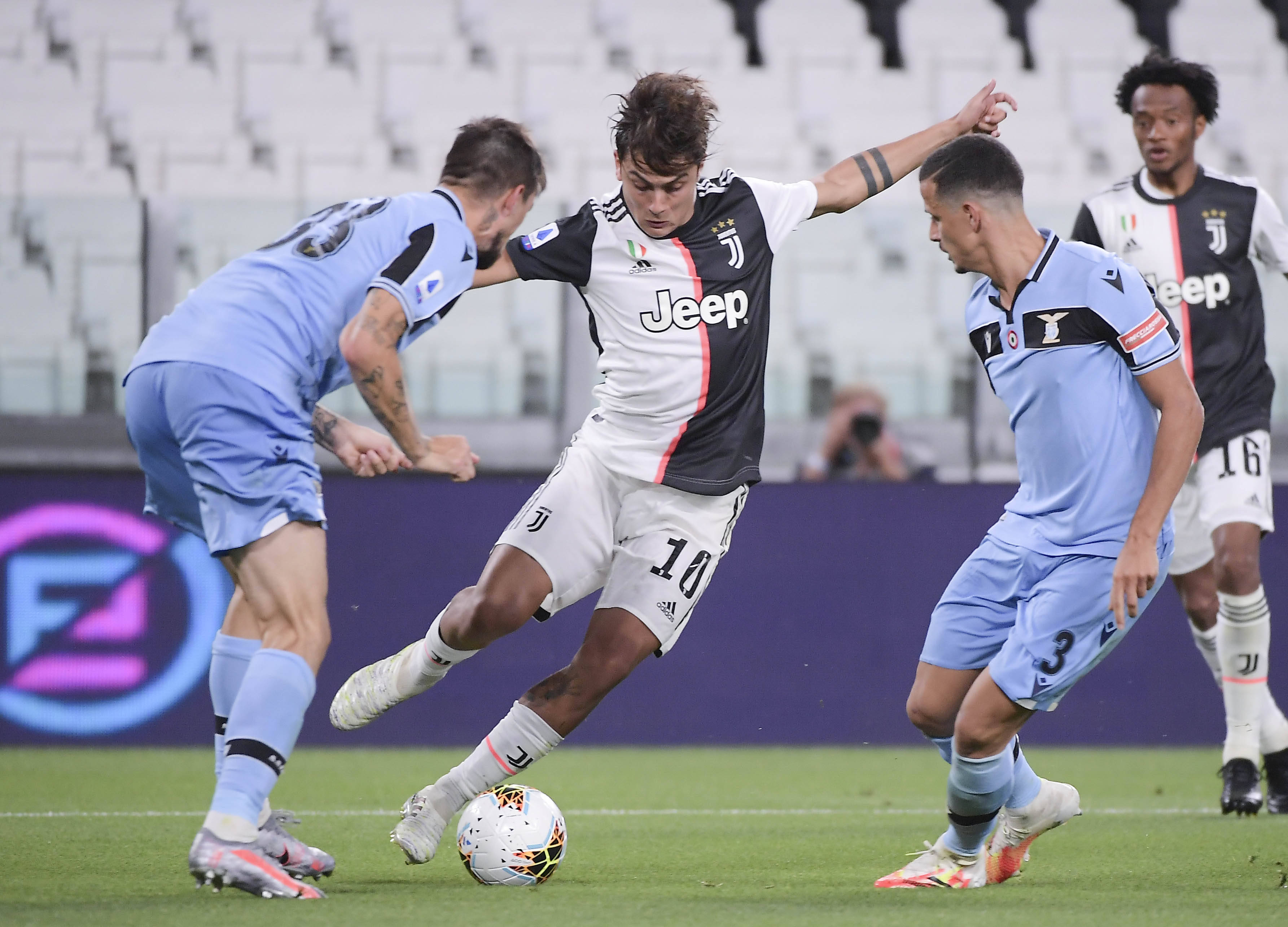 太疯狂！54岁名帅率头号装死队杀到英超第3 从0-2到4-3+近9轮8胜