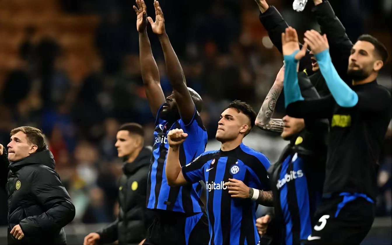 杨曦皓赛场表现惊艳，4中4高效得分（杨曦皓闪耀赛场，四投全中高效得分）